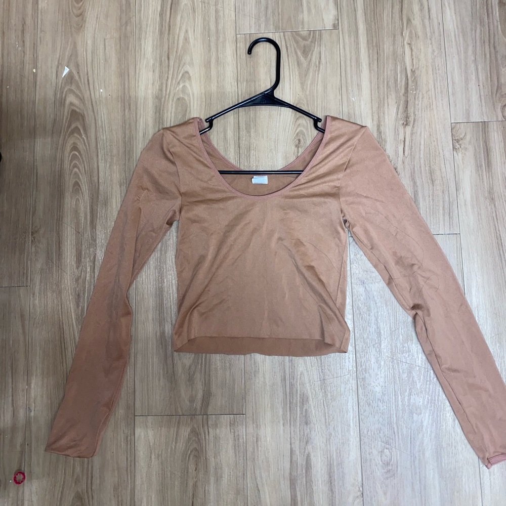 super cute skin tight cropped long sleeve
